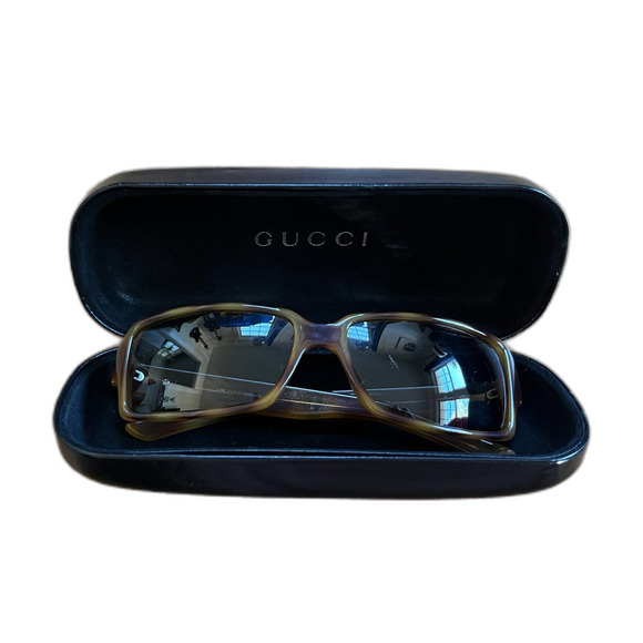 GUCCI Brown Tortoise Sunglasses and Hard Case - Picture 3 of 8